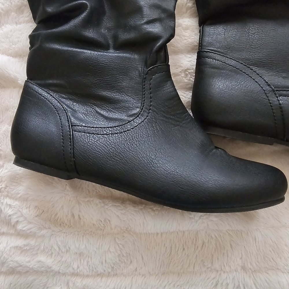 Boots - Picture 3 of 5